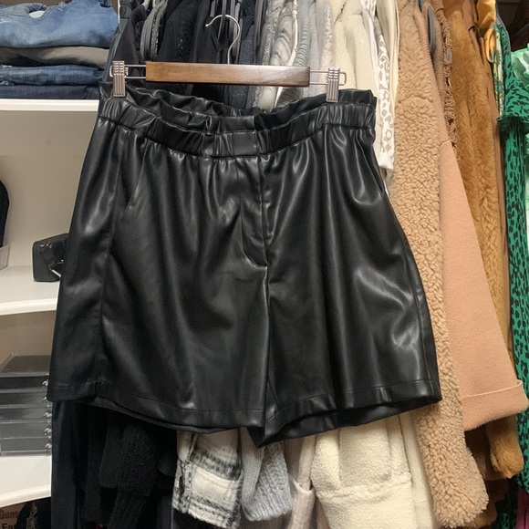 Lucy Paris Shorts - Picture 6 of 7